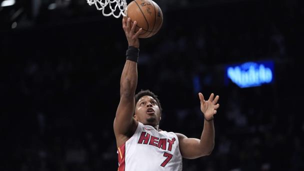 Heat cede a Lowry, quien va a Hornets a cambio de Rozier