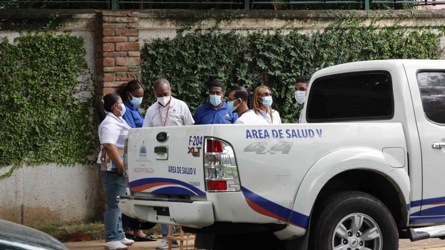 Salud Pública supervisa torre en Piantini donde murieron madre y su bebé tras fumigación