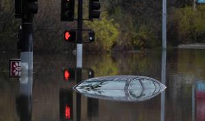 Residentes de San Diego lamentan los da&ntilde;os en sus casas tras una inusual inundaci&oacute;n en la ciudad