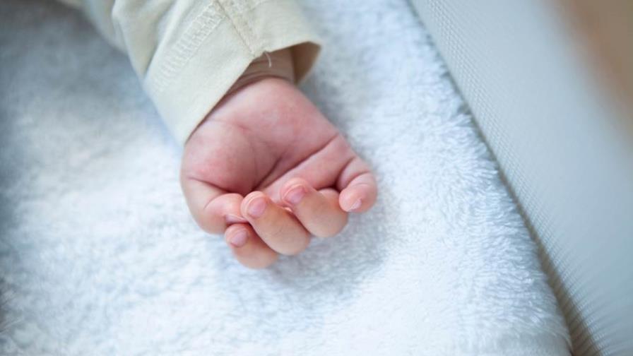 Críticas a empresa de EE.UU. por negar trabajo remoto a empleada con bebé hospitalizado