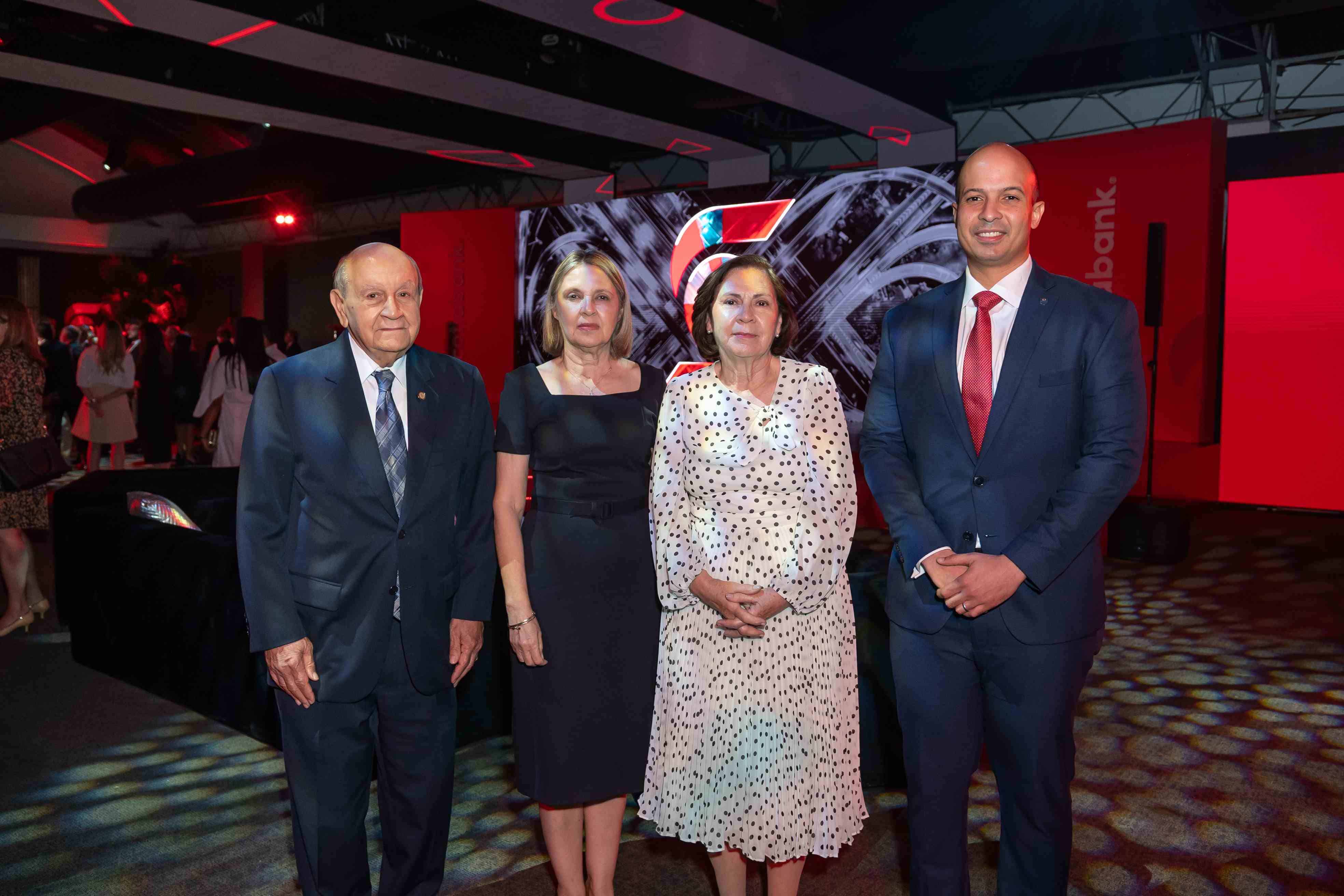 Franklyn Holguín Haché, Clara Reid de Frankenberg, Georgia Anne Reid y Sócrates Aguasvivas.