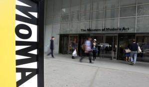 Artista que realizó performance desnudo demanda al MoMA por agresión sexual