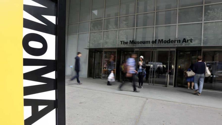Artista que realizó performance desnudo demanda al MoMA por agresión sexual
