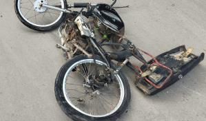 Joven pierde la vida tras su moto ser impactada por una camioneta en SPM