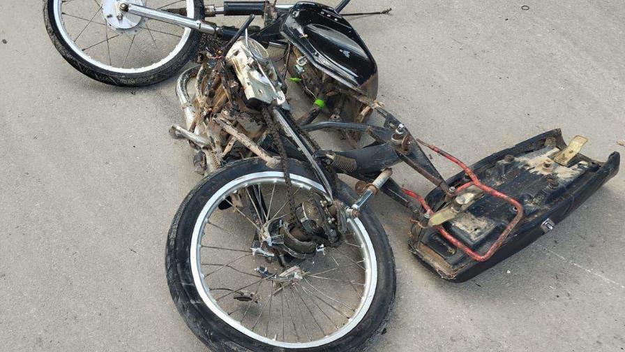 Joven pierde la vida tras su moto ser impactada por una camioneta en SPM