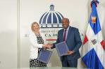 Energía y Minas y el PNUD firman acuerdo para electrificar viviendas rurales en República Dominicana