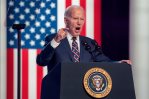 Biden en campaña bajo presión por los múltiples frentes abiertos en el mundo