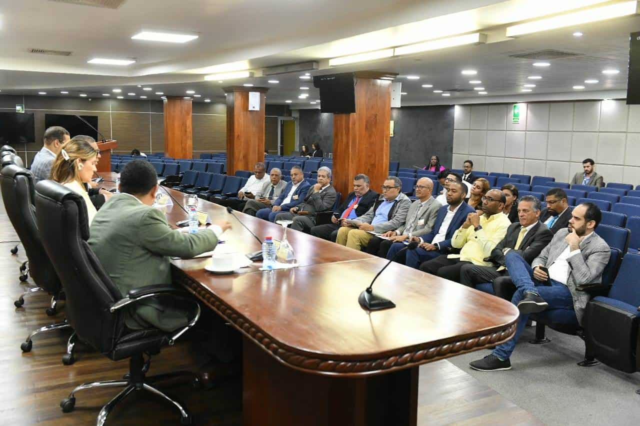 Reunión de la Mesa Técnica de la JCE con los delegados de los partidos.