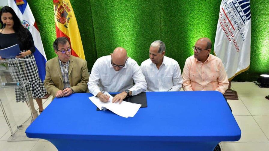 Candidatos a cargos municipales en Santiago y Moca firman pacto por el ordenamiento territorial