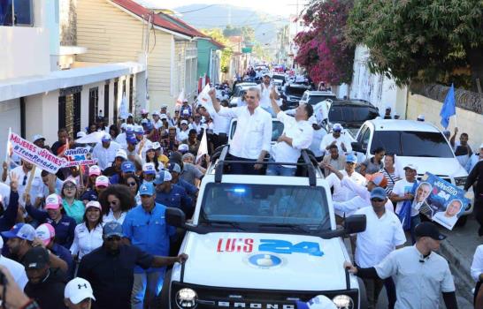 Abinader encabezó caravana con candidatos municipales de Sabana Larga y Ocoa