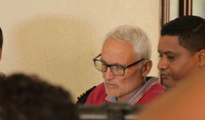 Dictan presentación periódica y garantía económica para francés que fumigó en Piantini