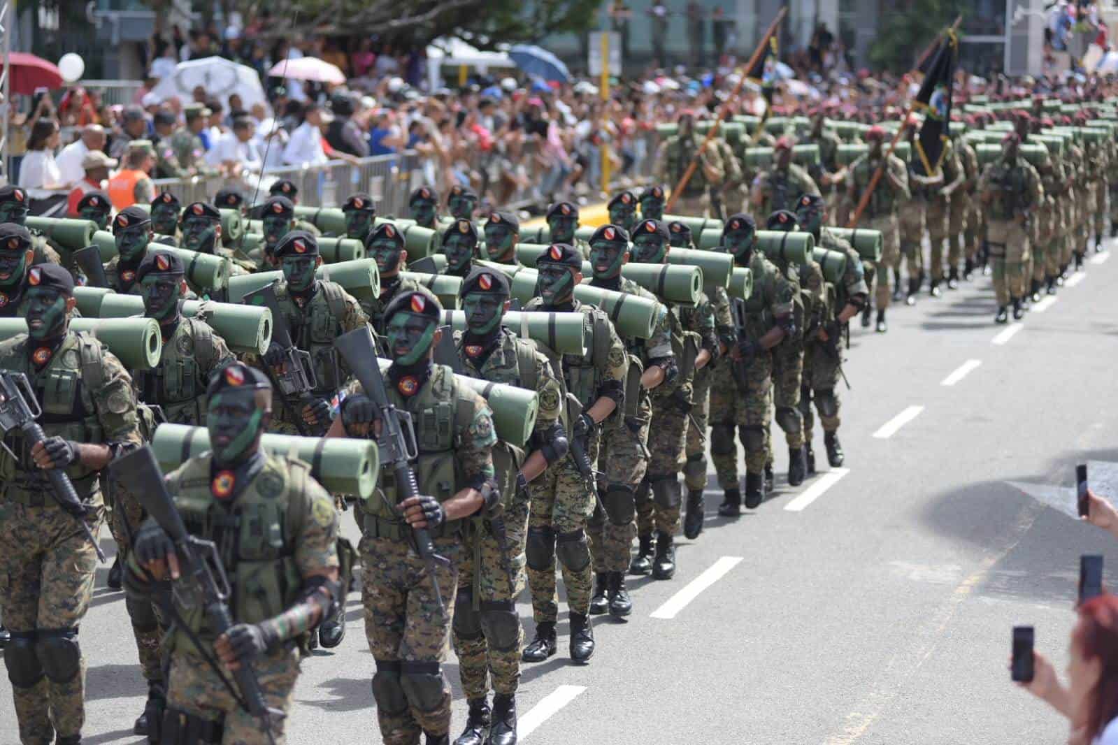 Militares desfilaron este viernes en San Francisco de Macorís por el Día del natalicio de Juan Pablo Duarte.