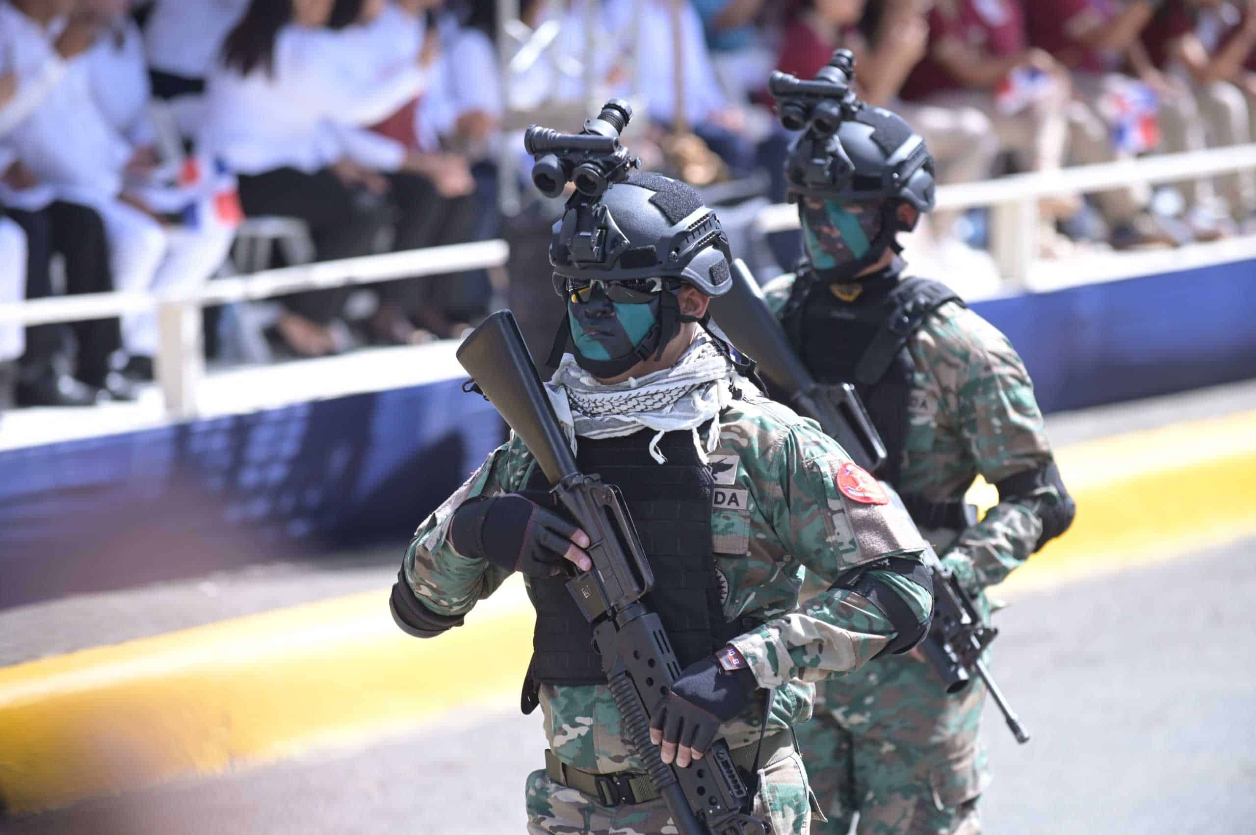 Militares desfilaron este viernes en San Francisco de Macorís por el Día del natalicio de Juan Pablo Duarte.