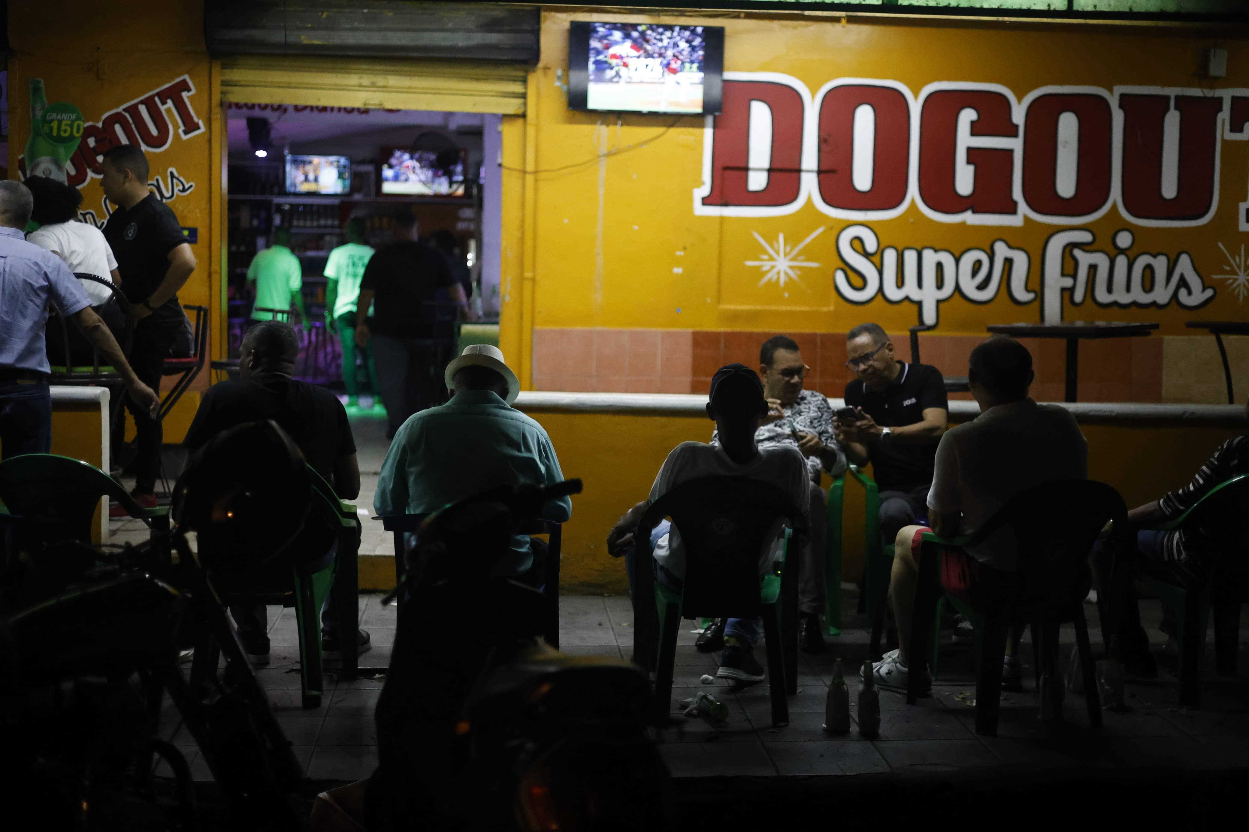 Ambiente en las calles durante el juego entre Tigres-Estrellas 