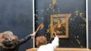 Activistas arrojan sopa contra la protección de cristal de La Gioconda en el Museo del Louvre