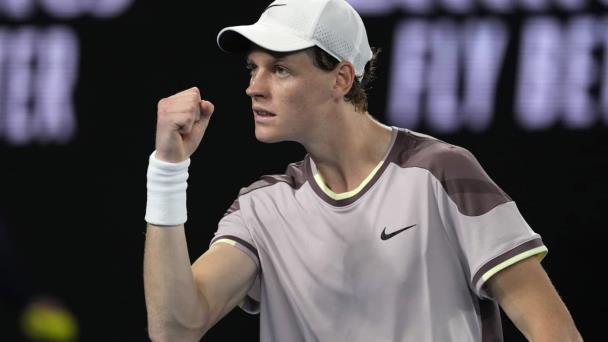 Jannik Sinner derrota a Medvedev y gana el Abierto de Australia