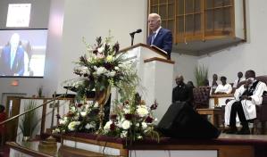 Biden elogia iglesias de afroestadounidenses en visita a Carolina del Sur previo a primarias