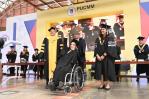 Joven con parálisis cerebral se gradúa con honores en la Pucmm