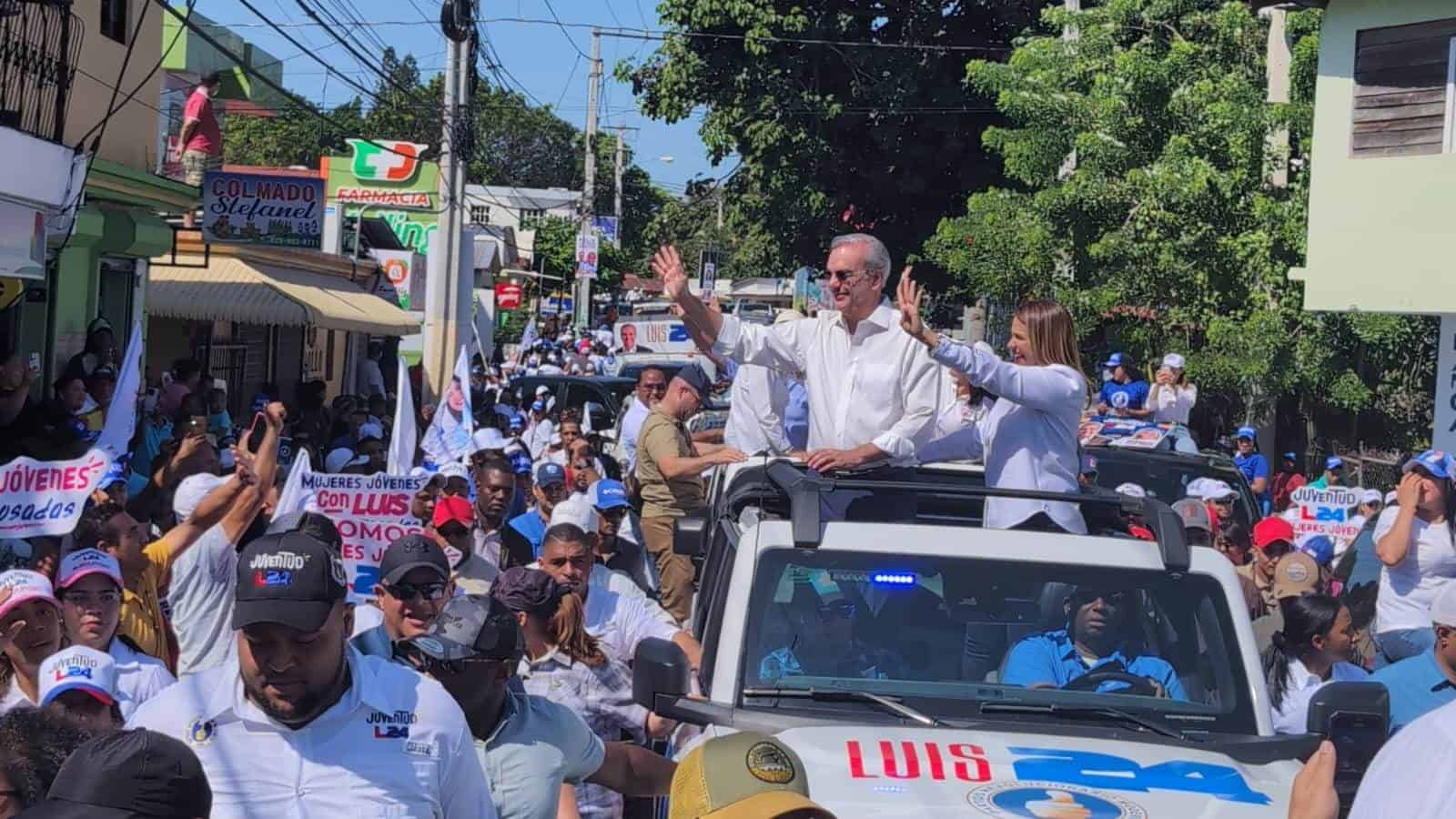 El presidente Abinader en una actividad política este lunes en el Cibao.