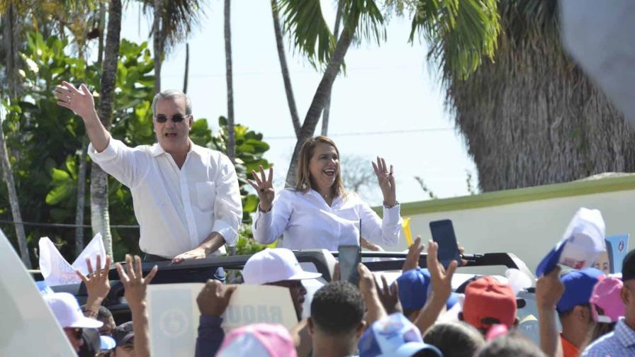 Abinader acompaña en caravana candidatos del PRM en Hermanas Mirabal y Duarte