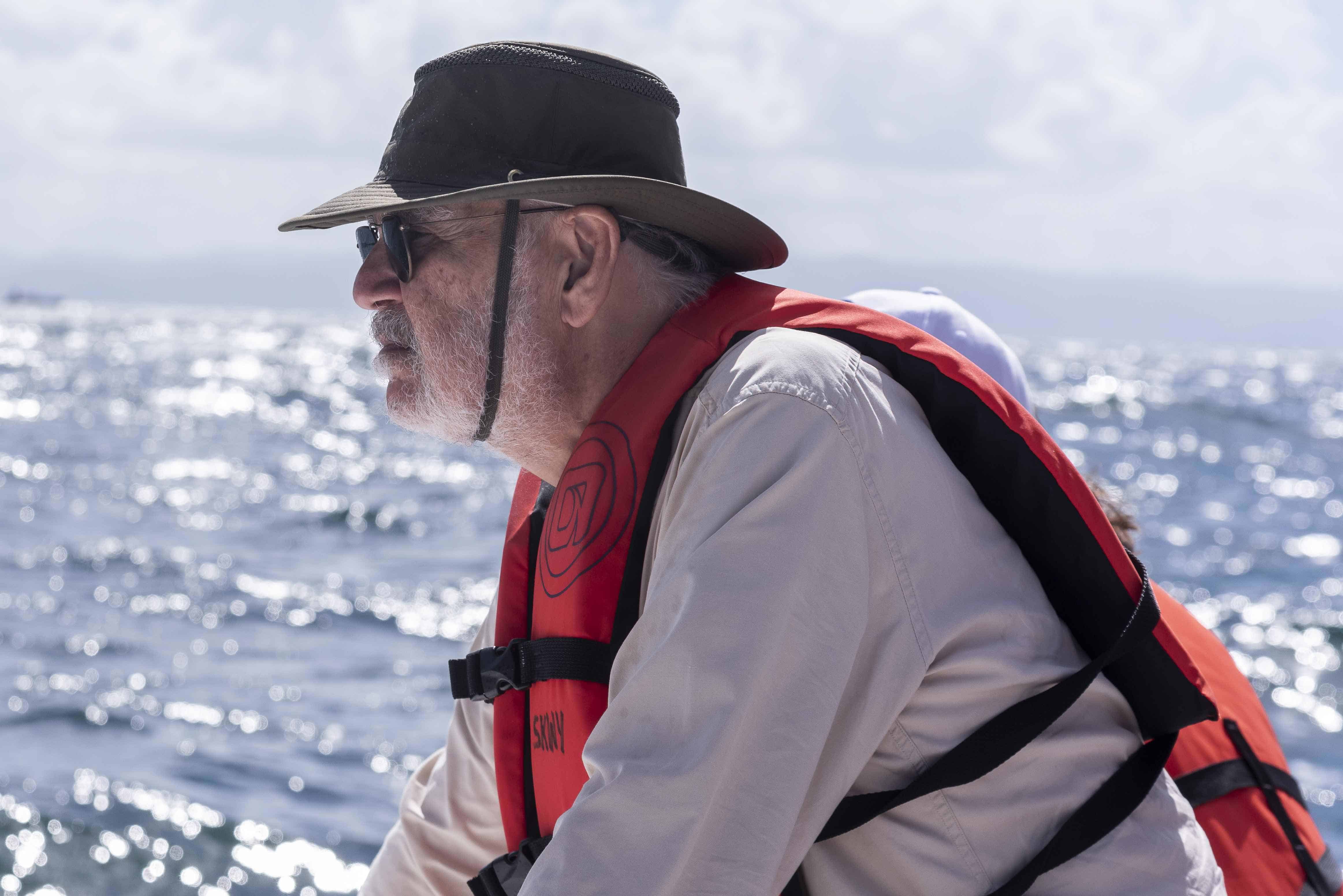 Miguel Ceara Hatton durante visita a Samaná para ver las ballenas jorobadas.