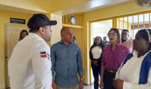 Director de Prisiones y Defensor del Pueblo visitan reclusa que tiene cáncer