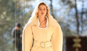 Jacquemus presenta una colección llena de glamur rodeada de arte moderno