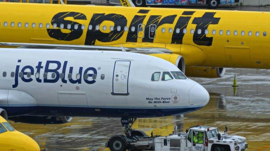 JetBlue muestra incertidumbre sobre fusión y se desploman las acciones de Spirit Airlines