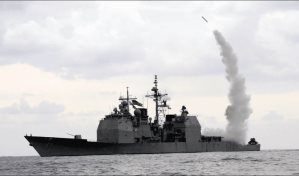 Rebeldes hutíes dicen que atacaron un barco de guerra de EEUU, oficial estadounidense lo niega