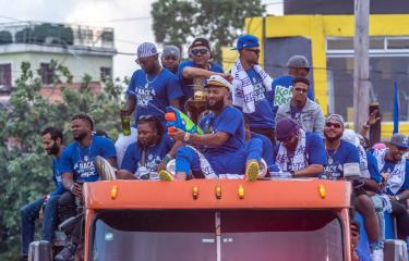 Tigres del Licey realizan multitudinaria caravana en Santo Domingo