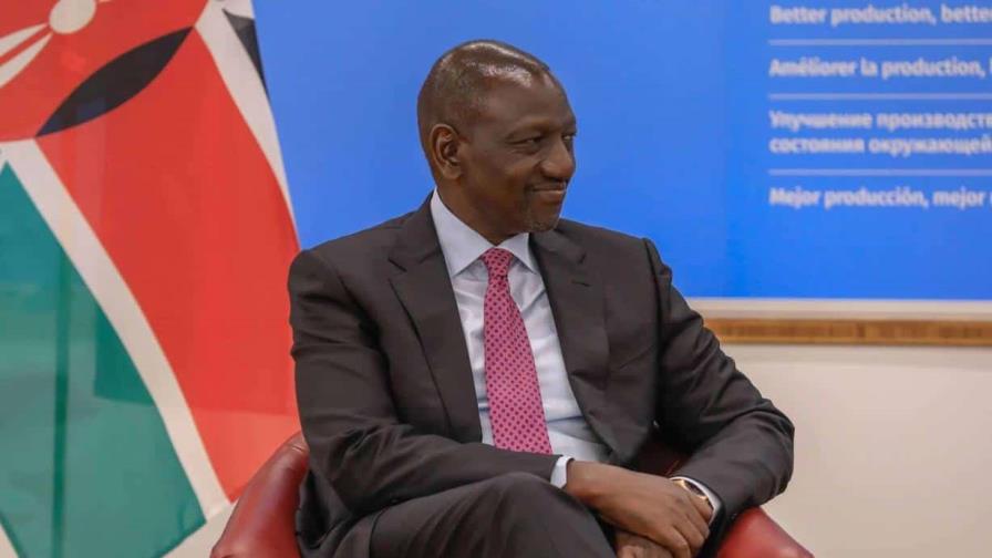 Los viajes de William Ruto: érase un presidente de Kenia a un avión pegado