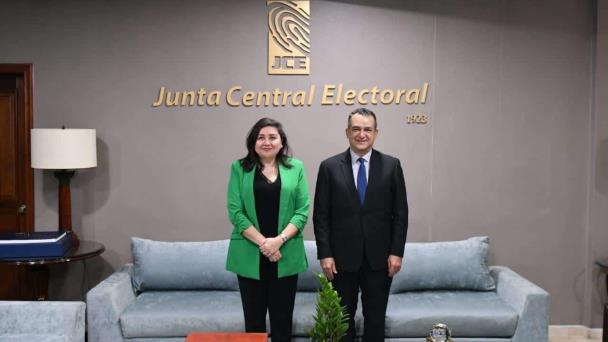 Presidente de la JCE recibe a la encargada de negocios de la Embajada de EE.UU. en RD