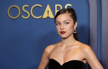 Previo a los Grammy, la nominada Olivia Rodrigo charla sobre el éxito de su álbum “GUTS”