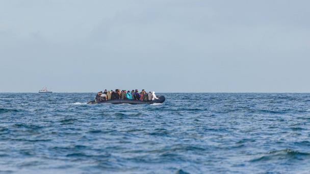 Detienen a 14 migrantes al lograr llegar ilegalmente en una embarcación a Puerto Rico