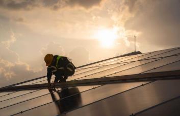 Recomiendan entrenamiento en trabajos de energía verde para hispanos en Nuevo México