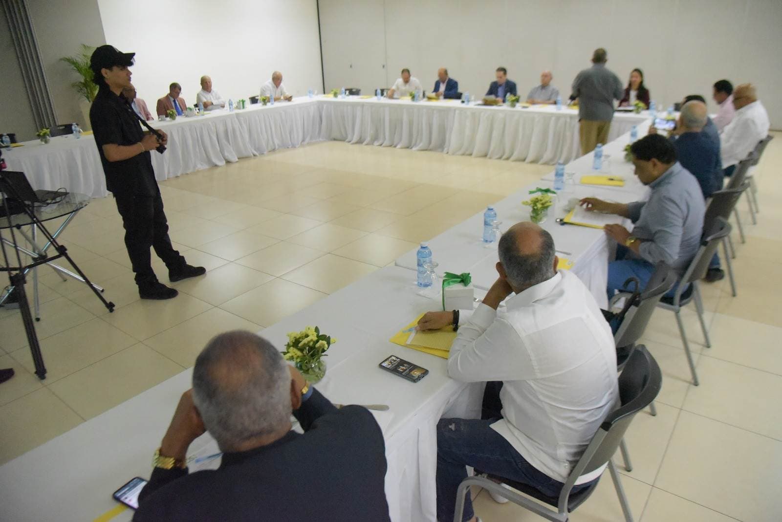 Encuentro de la Asociación de Comerciantes e Industriales de Santiago con periodistas.