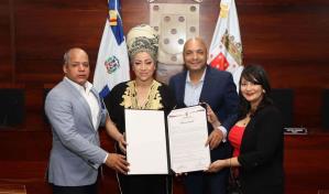 Declaran a Diomary La Mala "Hija Adoptiva de Santiago"