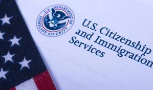 Critican aumento de tarifas en trámites de inmigración