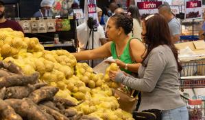 Consumidores reflejan optimismo con desempeño de la economía en octubre