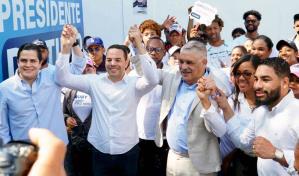 Miguel Vargas reconoce esfuerzos de jóvenes dominicanos para enfrentar desafíos