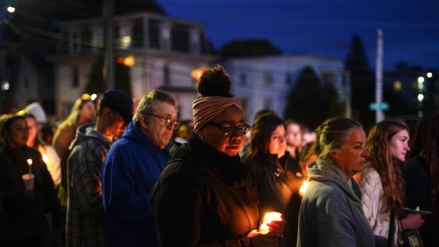 Familiares de las víctimas del tiroteo masivo en Maine testifican entre lágrimas