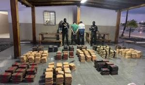 Autoridades interceptan lancha con 612 paquetes de drogas en Peravia