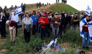 En Kerem Shalom, israelíes protestan contra la entrada de ayuda humanitaria en Gaza