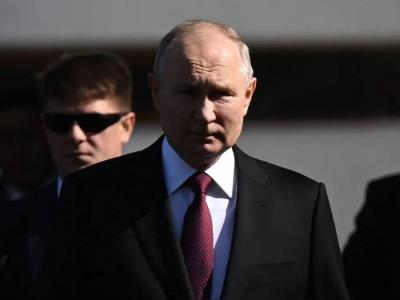 Presidente Vladimir Putin se dirige a los jóvenes rusos en su campaña