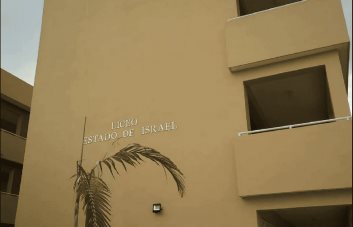 Escuela en Santo Domingo Oeste protesta por falta de personal para limpieza del centro