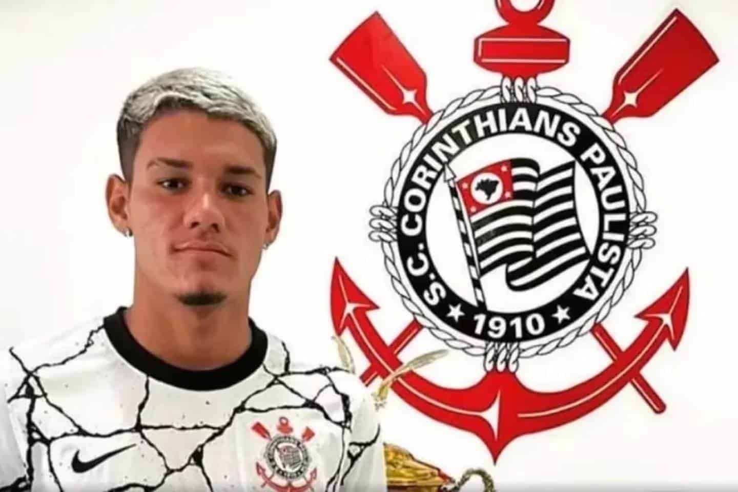 Futbolista Dimas Cándido de Oliveira Filho, de 18 años. 