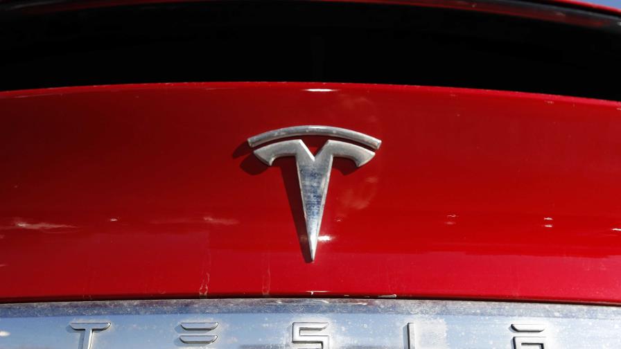 Tesla realiza llamado a reparación por luces de advertencia de sus vehículos