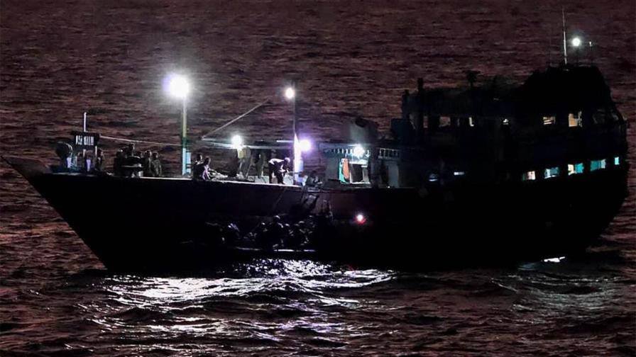 La India rescata otro navío con 19 tripulantes a bordo secuestrado en la costa de Somalia