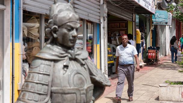 Haitianos y chinos son los extranjeros en la Seguridad Social con el salario promedio más bajo