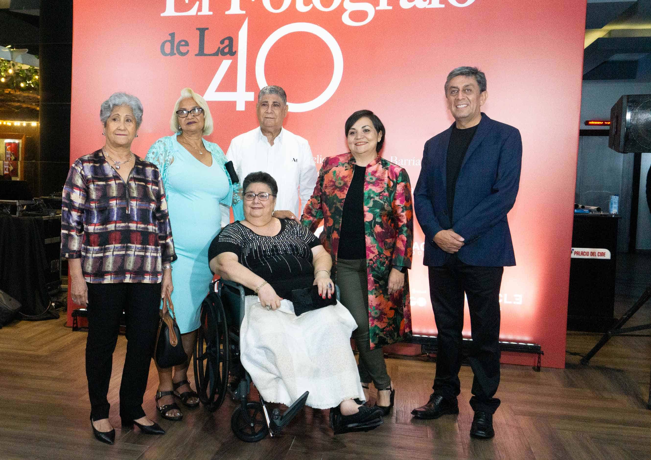Personalidades de la industria e invitados especiales acudieron al estreno del documental El Fotógrafo de La 40.